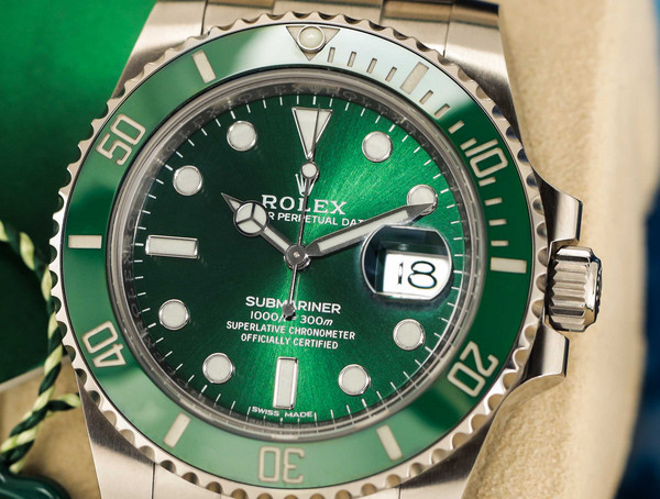Rolex Submariner Date HULK Ref 116610LV Stainless Steel Box Papaer