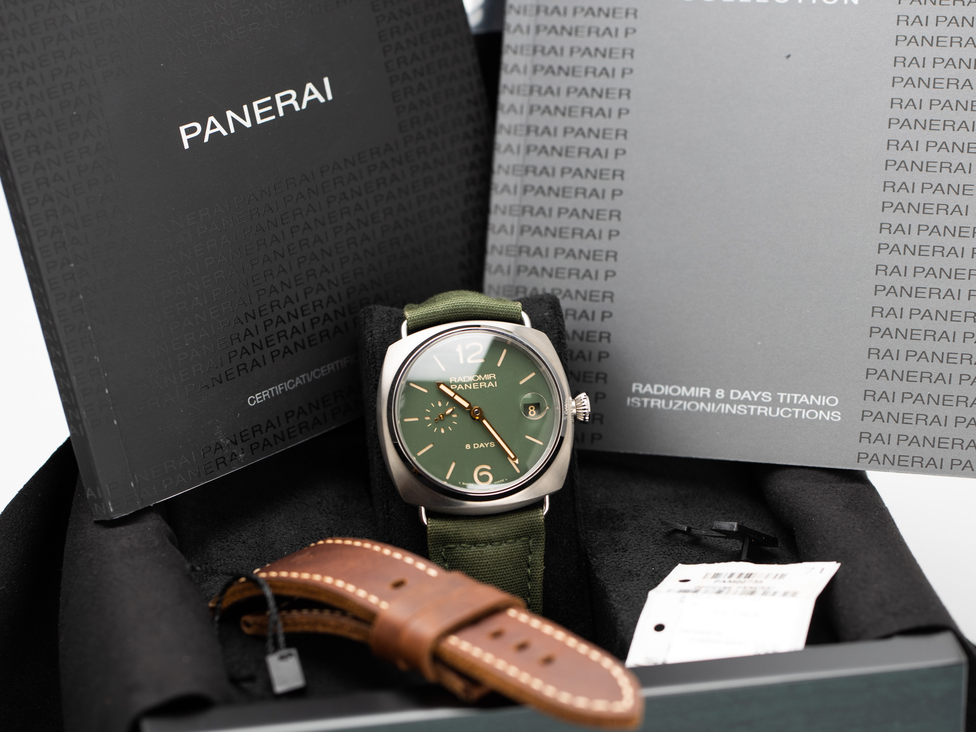 Panerai RADIOMIR 8 Days Titanium PAM00735 Green Dial Box Papers Bj 2017 New Like