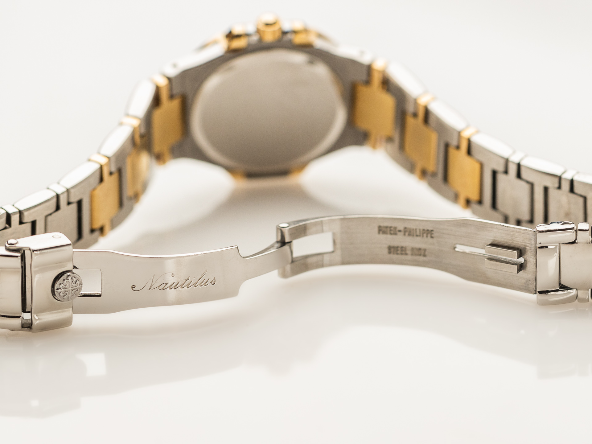 Patek philippe nautilus 1990 best sale