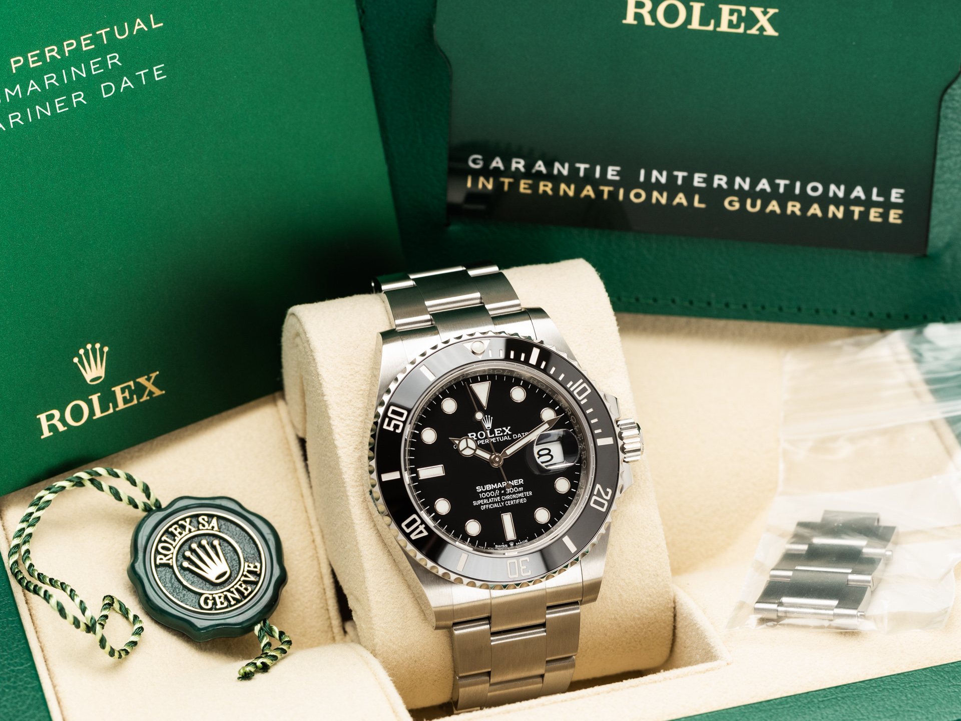 Rolex Submariner Date Ref 126610LN Steel Box Papers Bj 2021 Unworn