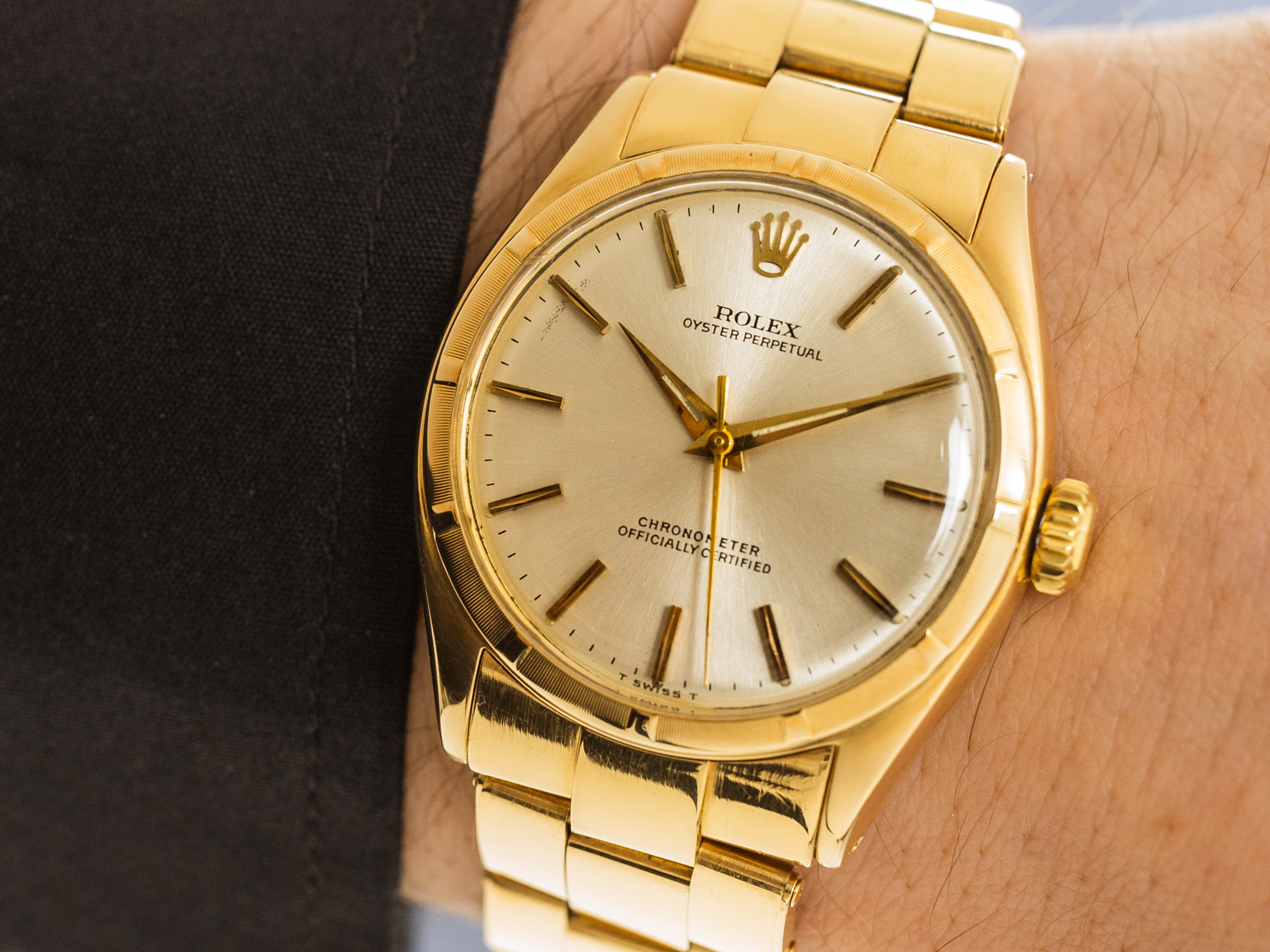 ROLEX Vintage OYSTER PERPETUAL Ref 6085 In 14k Yellow Gold Super Oyster ROLEX Vintage OYSTER PERPETUAL Ref 6085 In 14k Yellow Gold Super Oyster