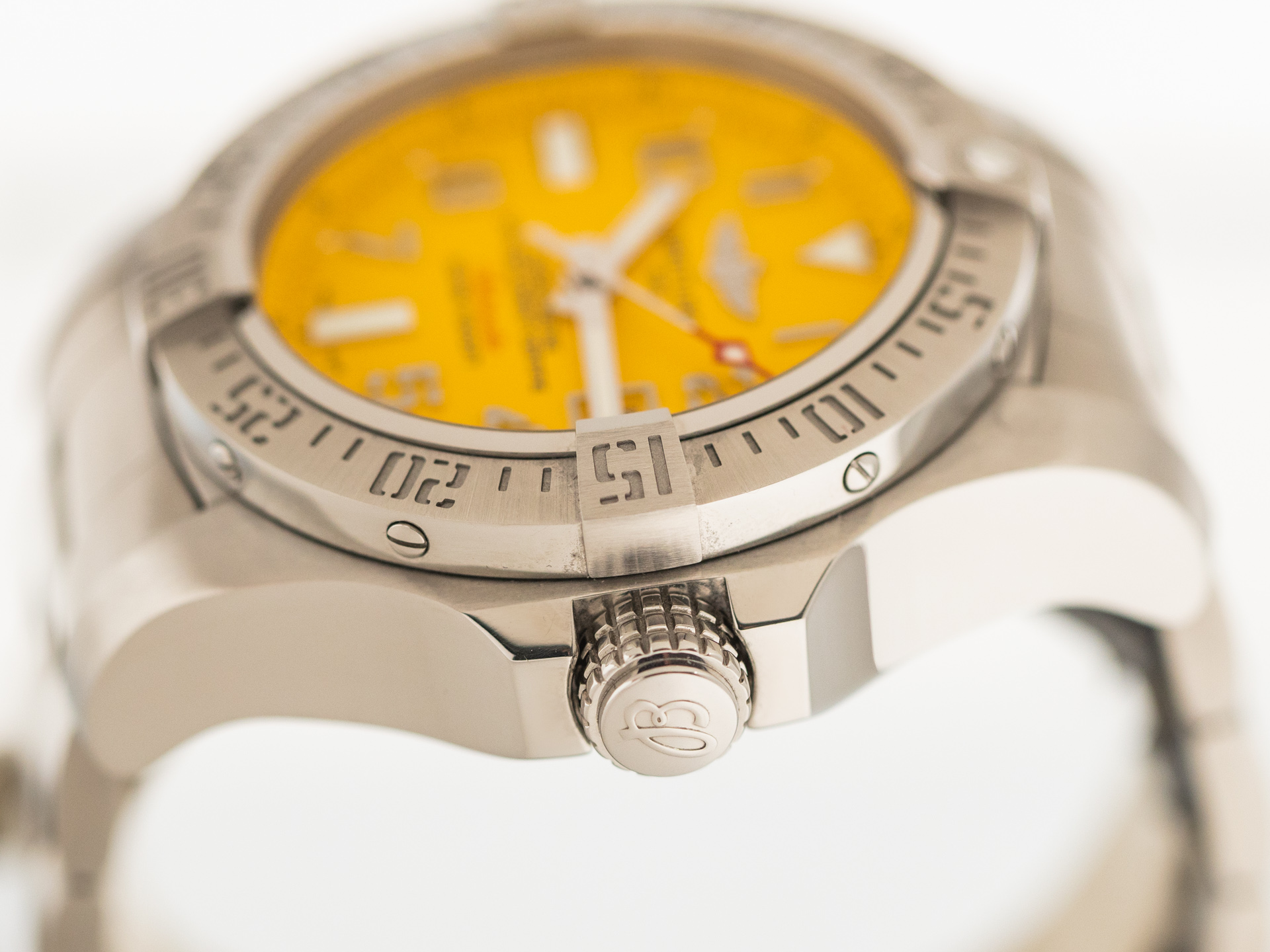 Breitling Avenger II Seawolf Automatic Yellow Cobra Ref A1733110 Stainless Steel Box Papers Bj 2018