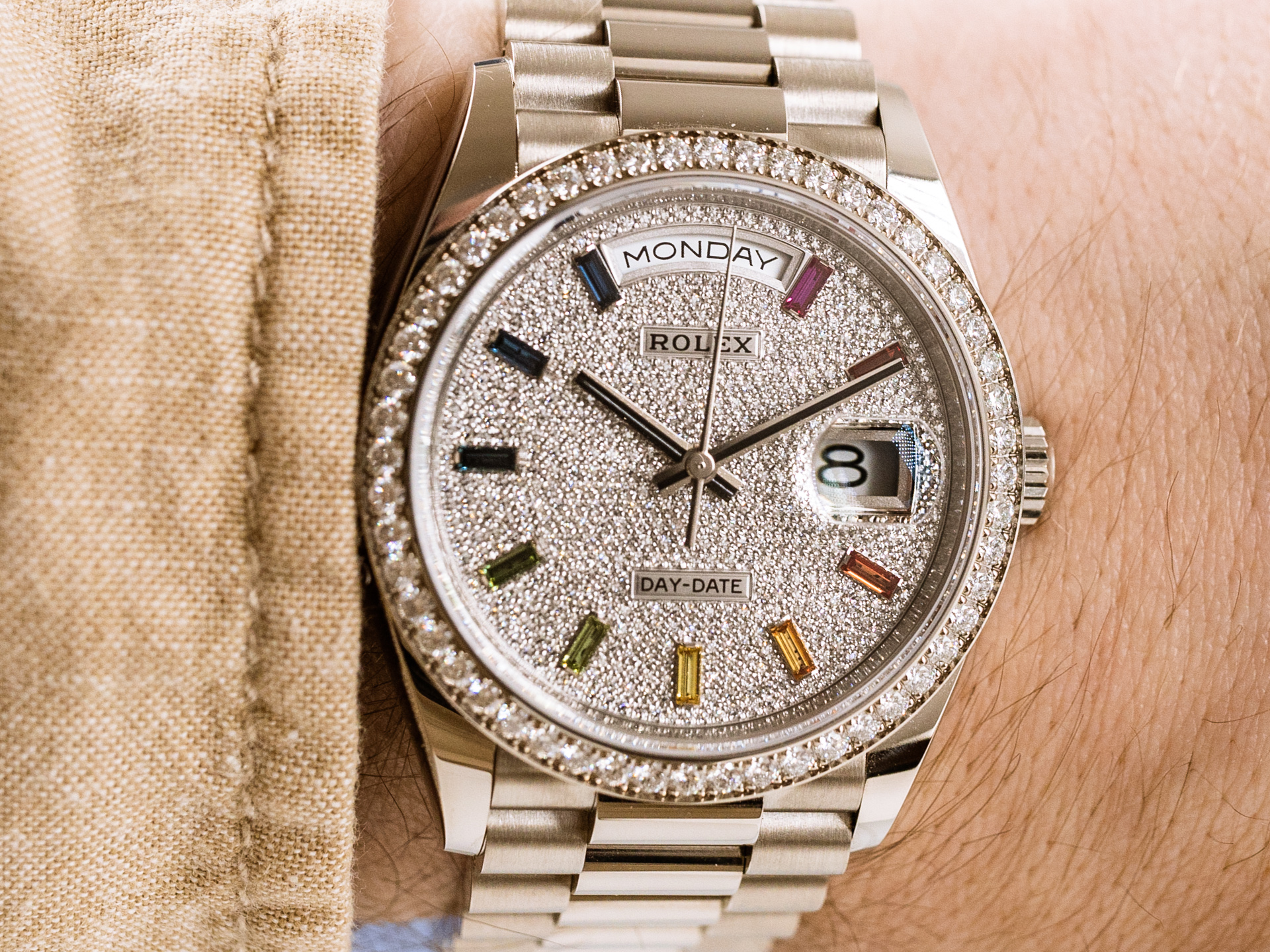 gold pavet rainbow dial Box Papers 2022 