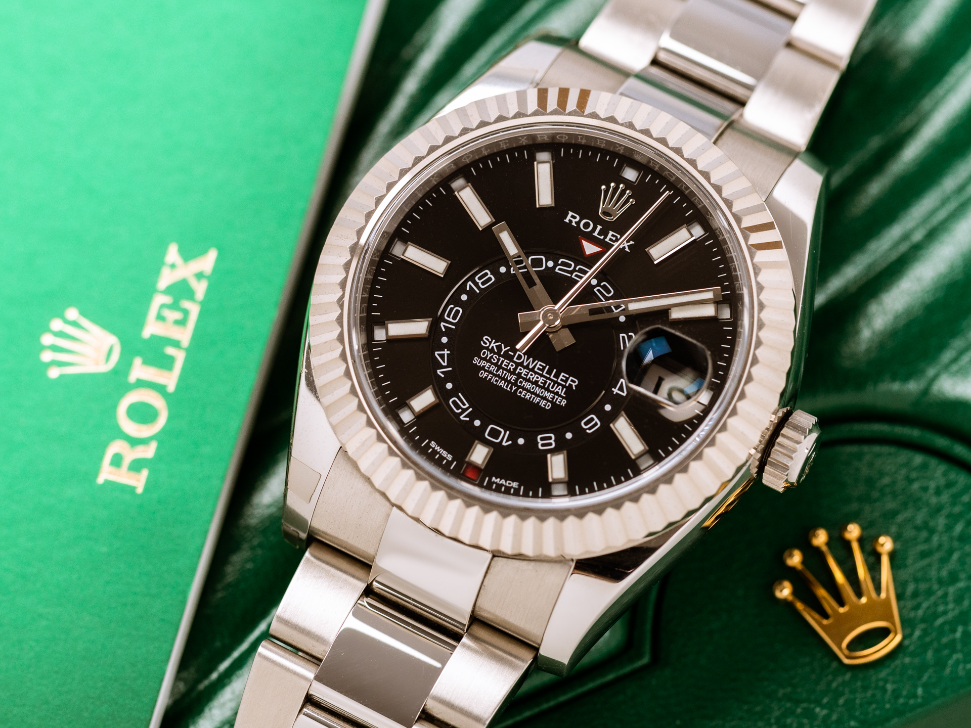 ROLEX SKY DWELLER Ref 326934 Steel 18k White Gold Bezel Black Dial Box Papers Bj 2018 LC100 Germany