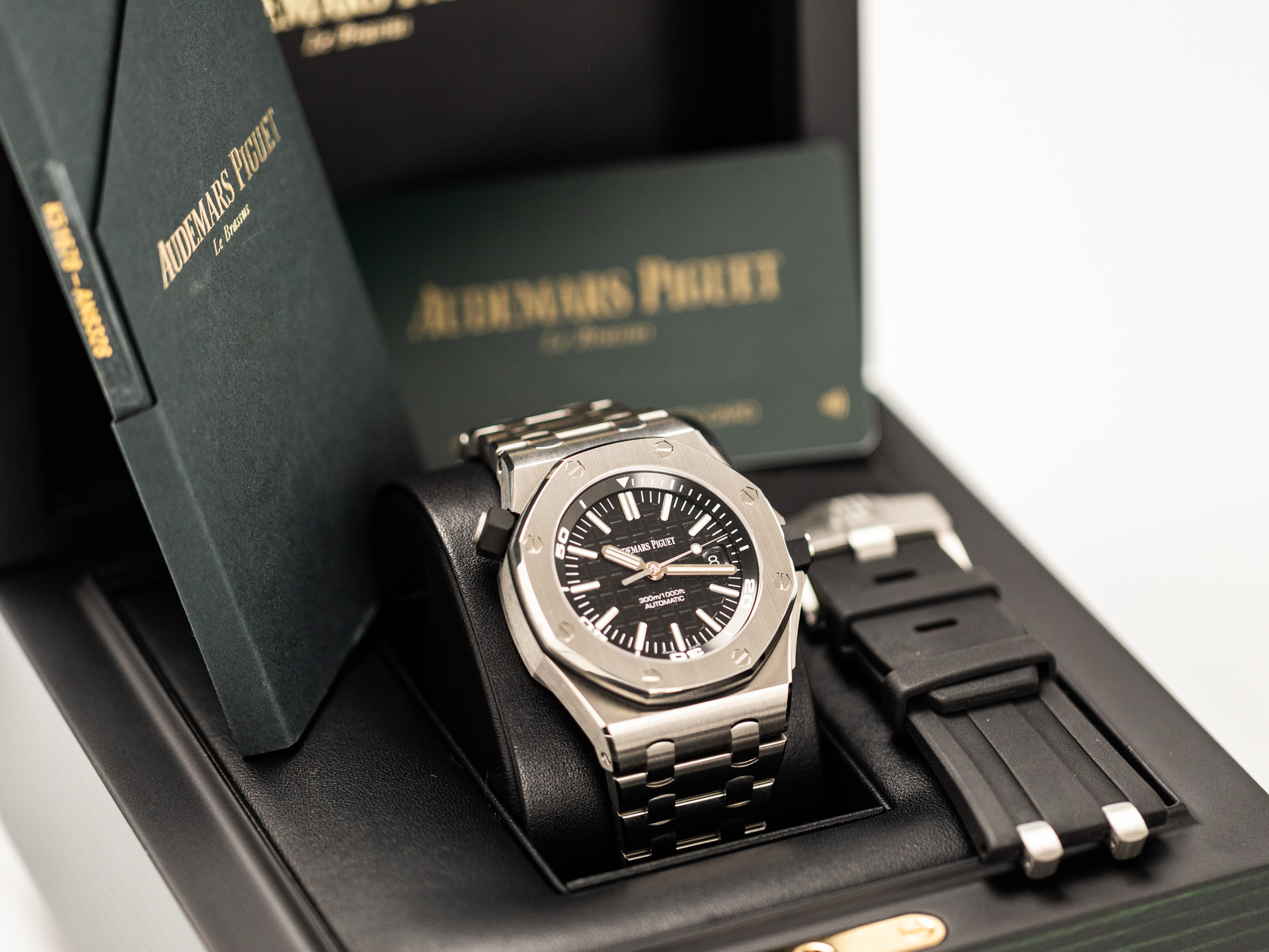 Audemars Piguet Royal Oak Offshore Diver Chronograph – Analog:Shift