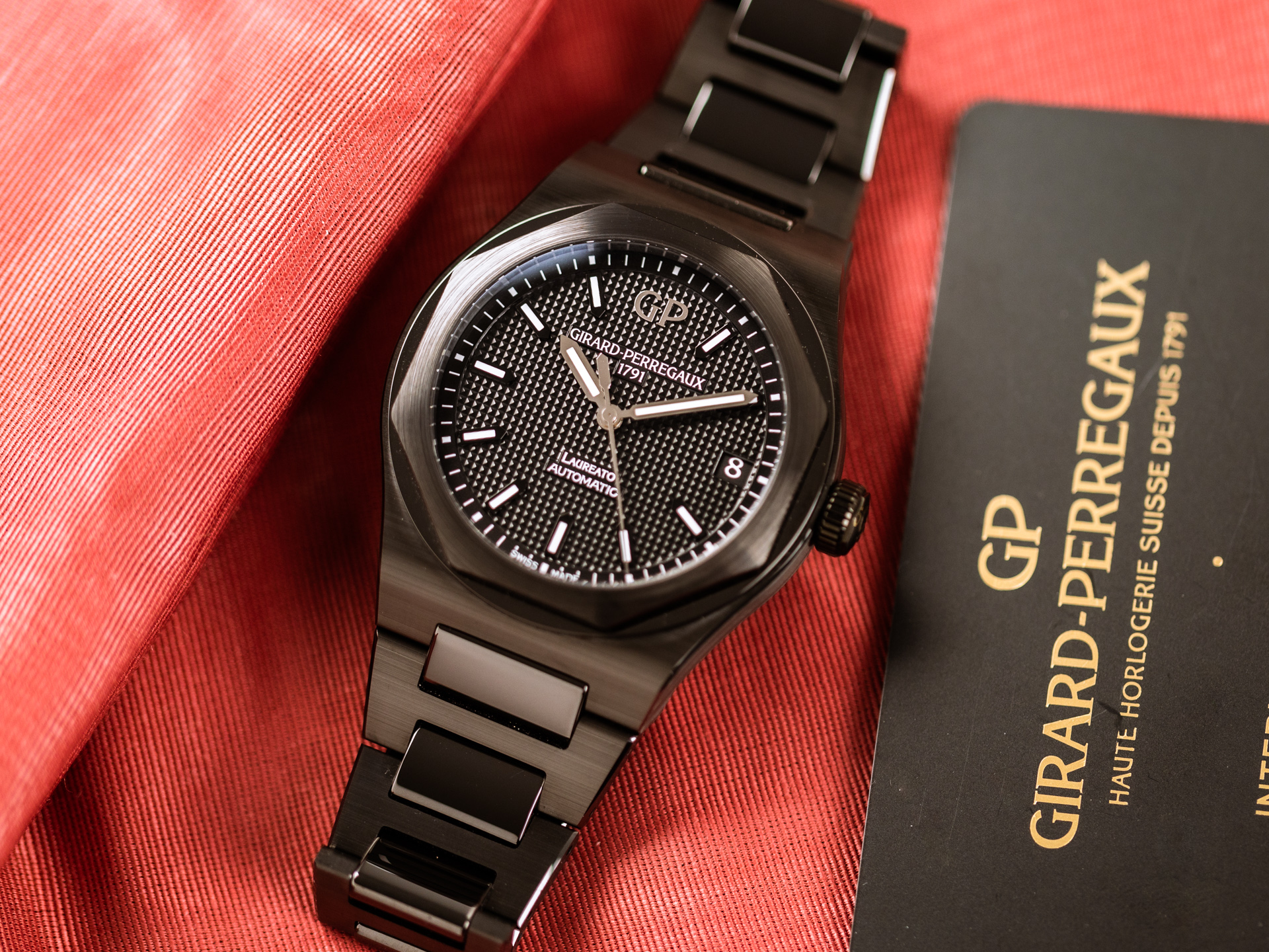 Girard perregaux laureato black ceramic 2025