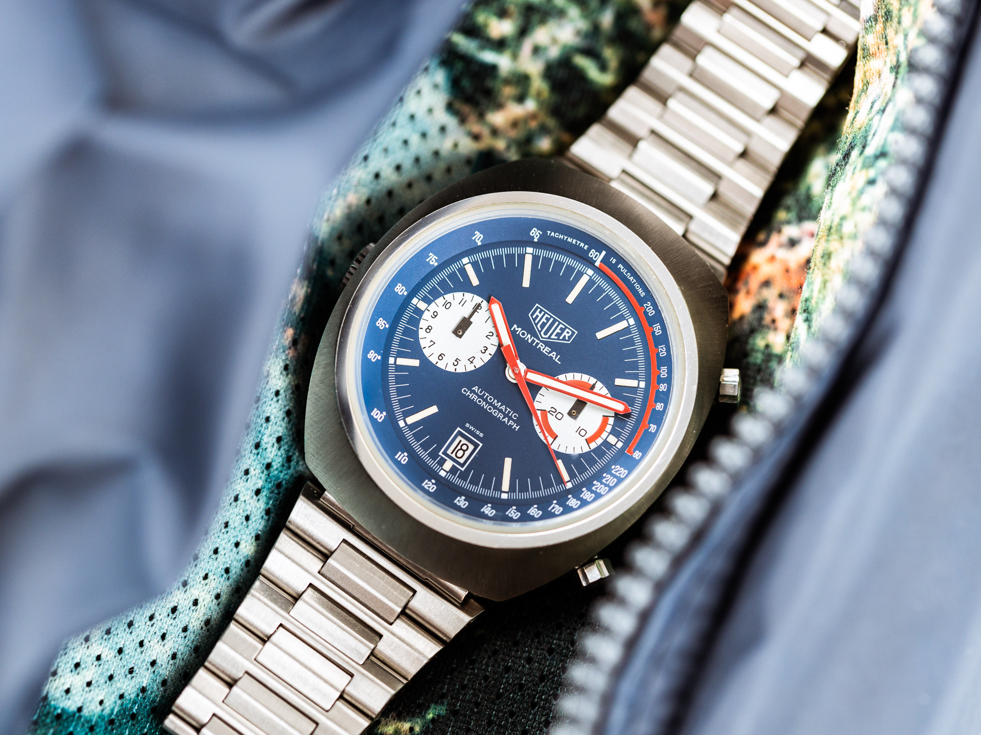 HEUER Vintage MONTREAL Ref 110 503 BLUE Tritium Dial Steel Bracelet Bj 1974 Excellent