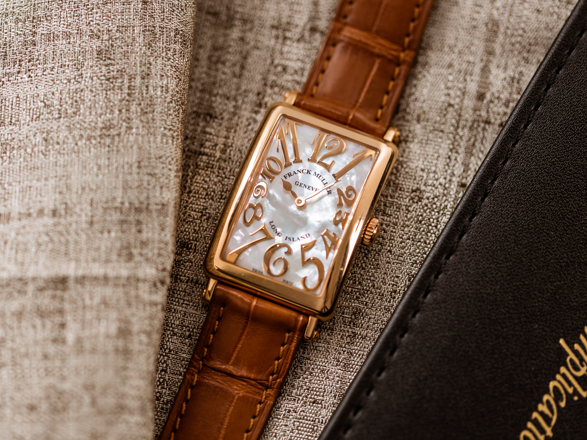 FRANCK MULLER Medium Size LONG ISLAND Ref 952QZ 18k Rose Gold Mother of Pearl Dial Papers Bj 2016 Excellent