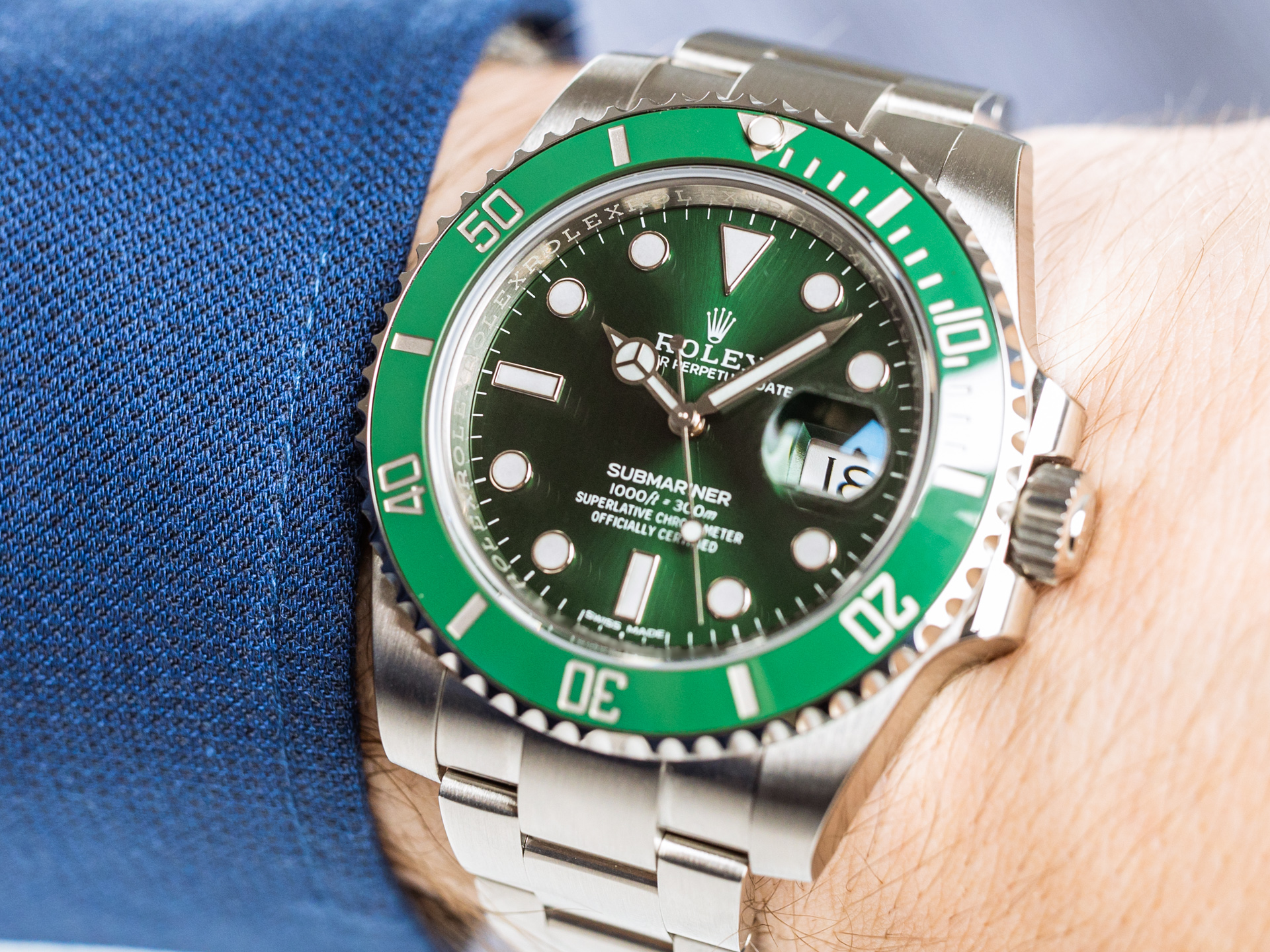 Mens Rolex Submariner 'Hulk' - Green Date Dial Watch - 116610LV - 2017