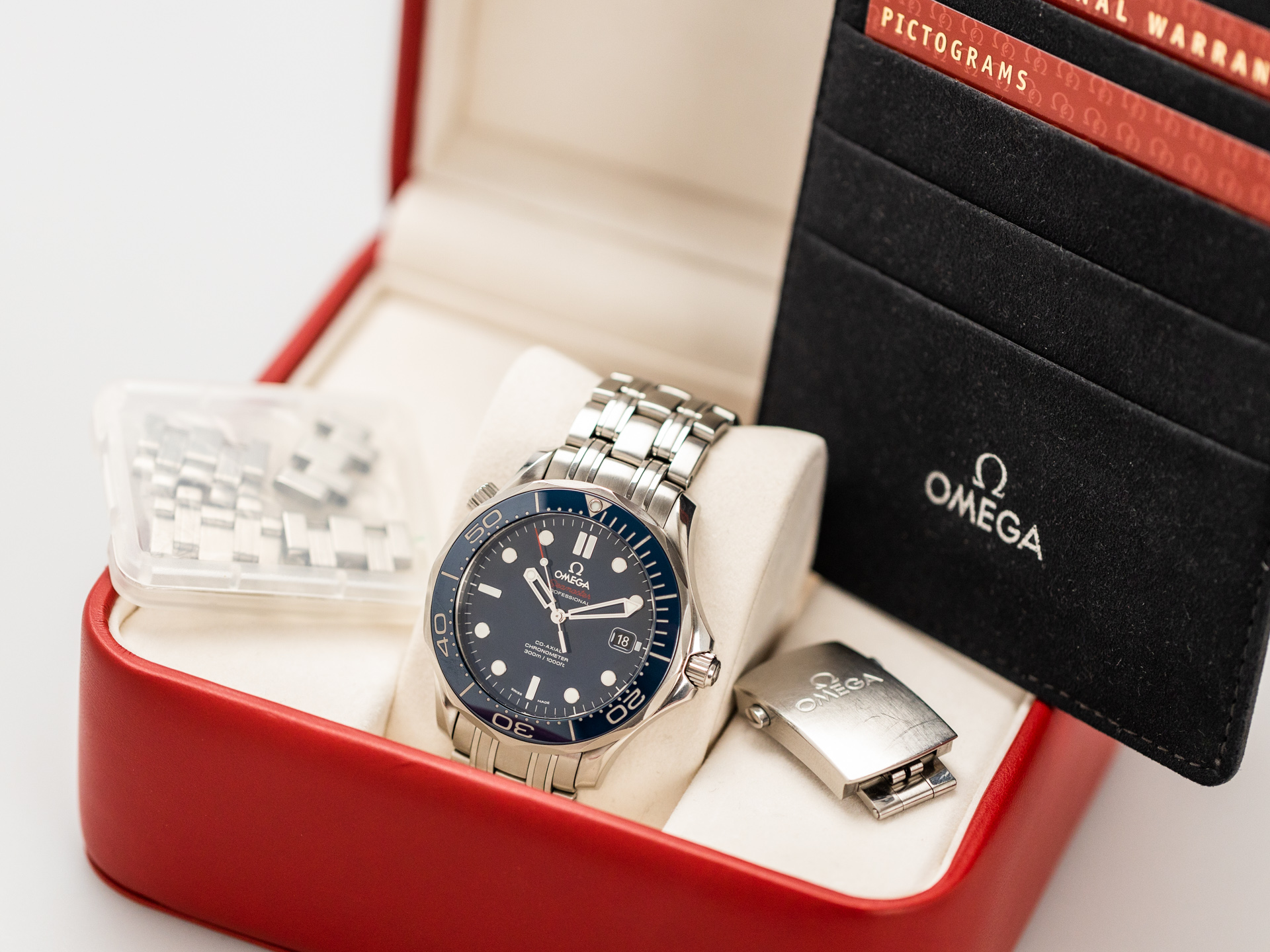 Omega 21230412003001 top