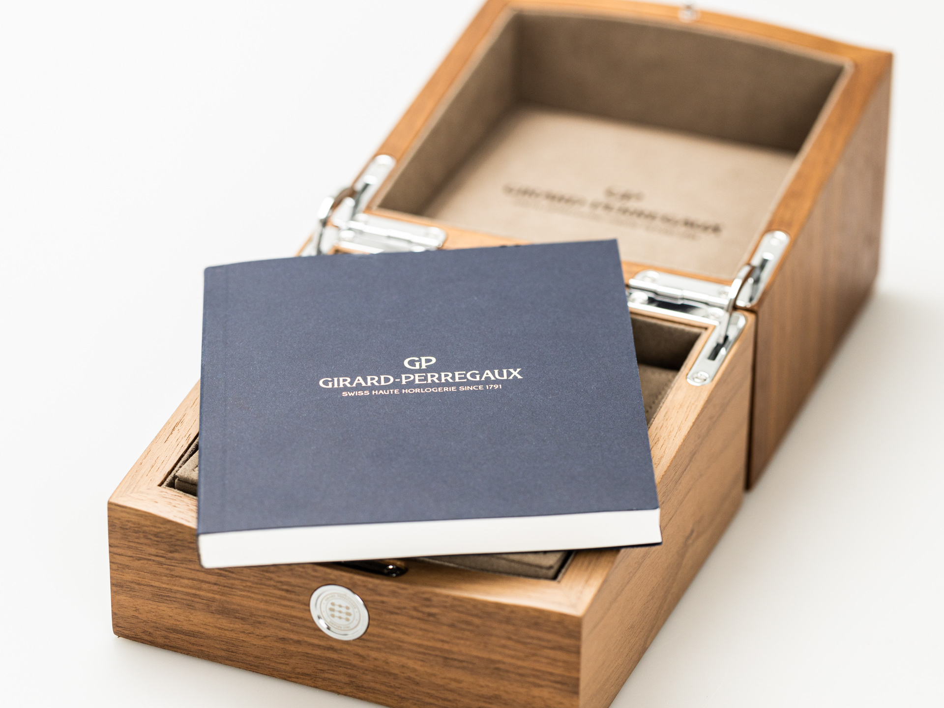 Girard perregaux watch box best sale