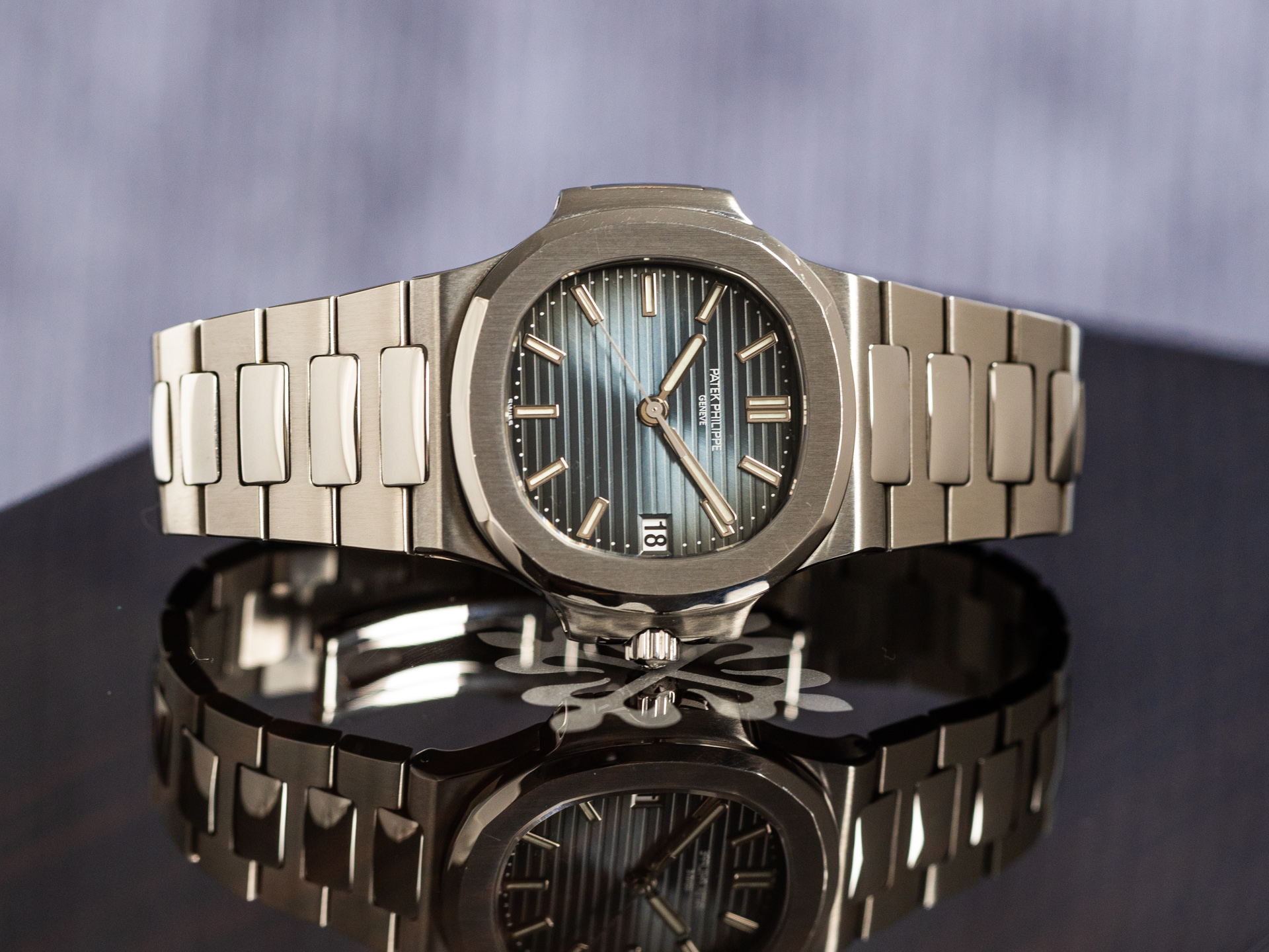 PATEK PHILIPPE NAUTILUS Ref 5800 1A 001 Steel Sapphire Back 38mm Box Papers Bj 2007 Excellent Germany