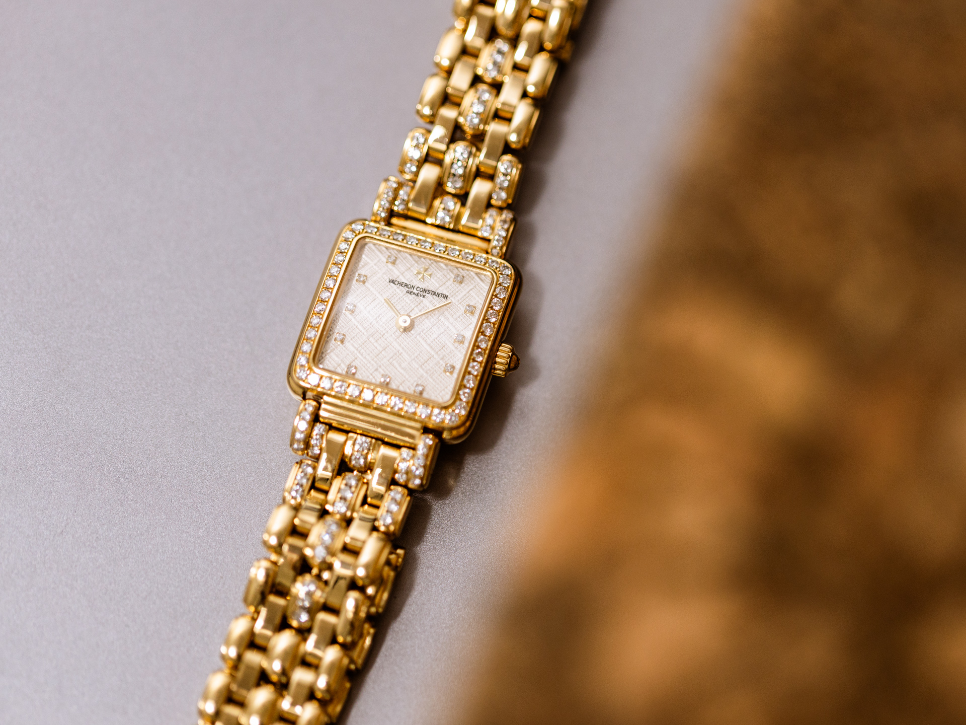 VACHERON CONSTANTIN LADIES SQUARE Manual 18k Yellow Gold Diamond Setting Bj 2008