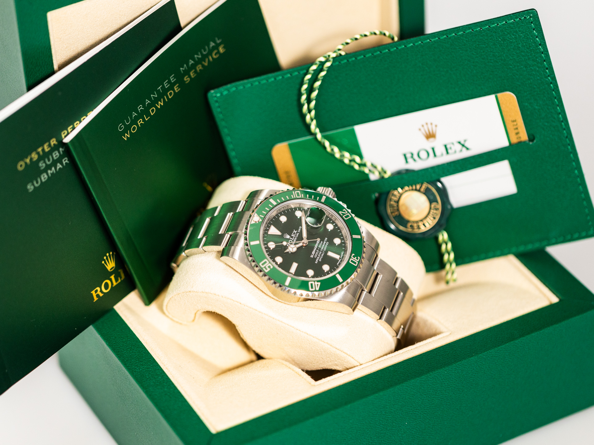 ROLEX SUBMARINER HULK Ref 116610LN Green Dial Ceramic Bezel Steel Box Papers Bj 2018 Germany LC100 Full Set Excellent