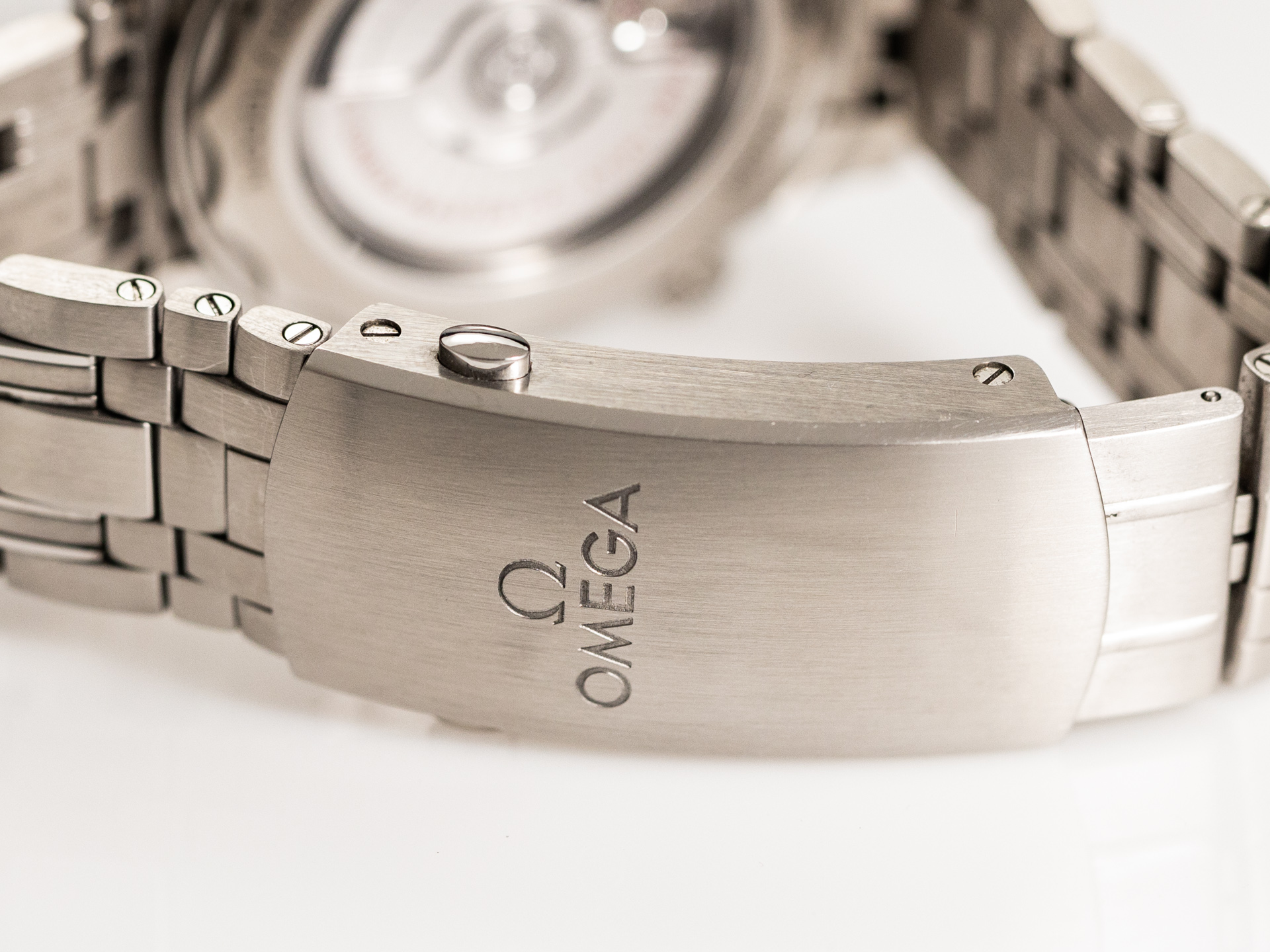 Omega 21030422003001 top