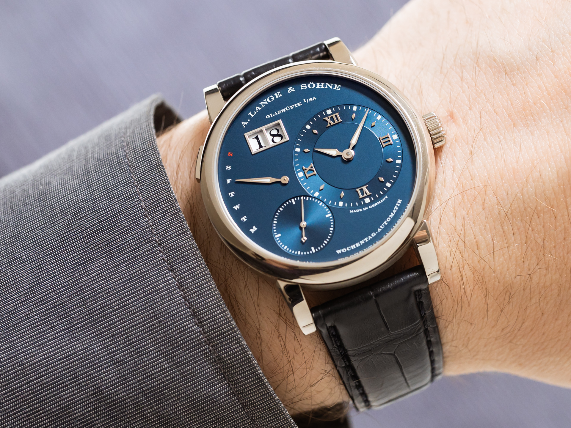 LANGE SOHNE LANGE 1 DAYMATIC Ref 320 028 18k White Gold Box Papers Bj 2018