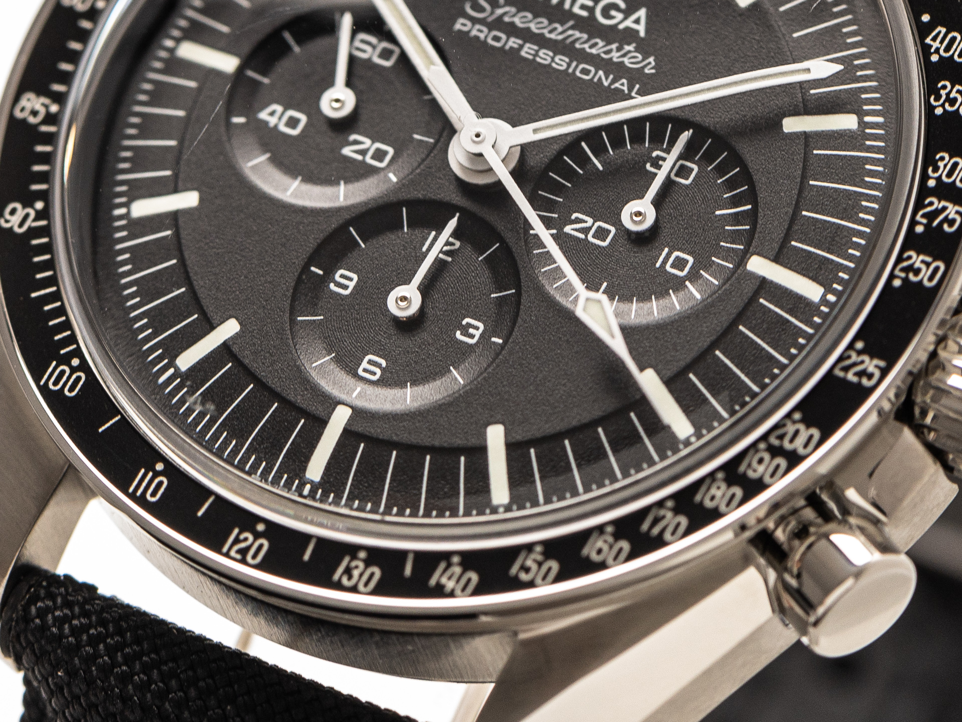 OMEGA SPEEDMASTER PROFESSIONAL Ref 31032425001001 Stainless Steel 