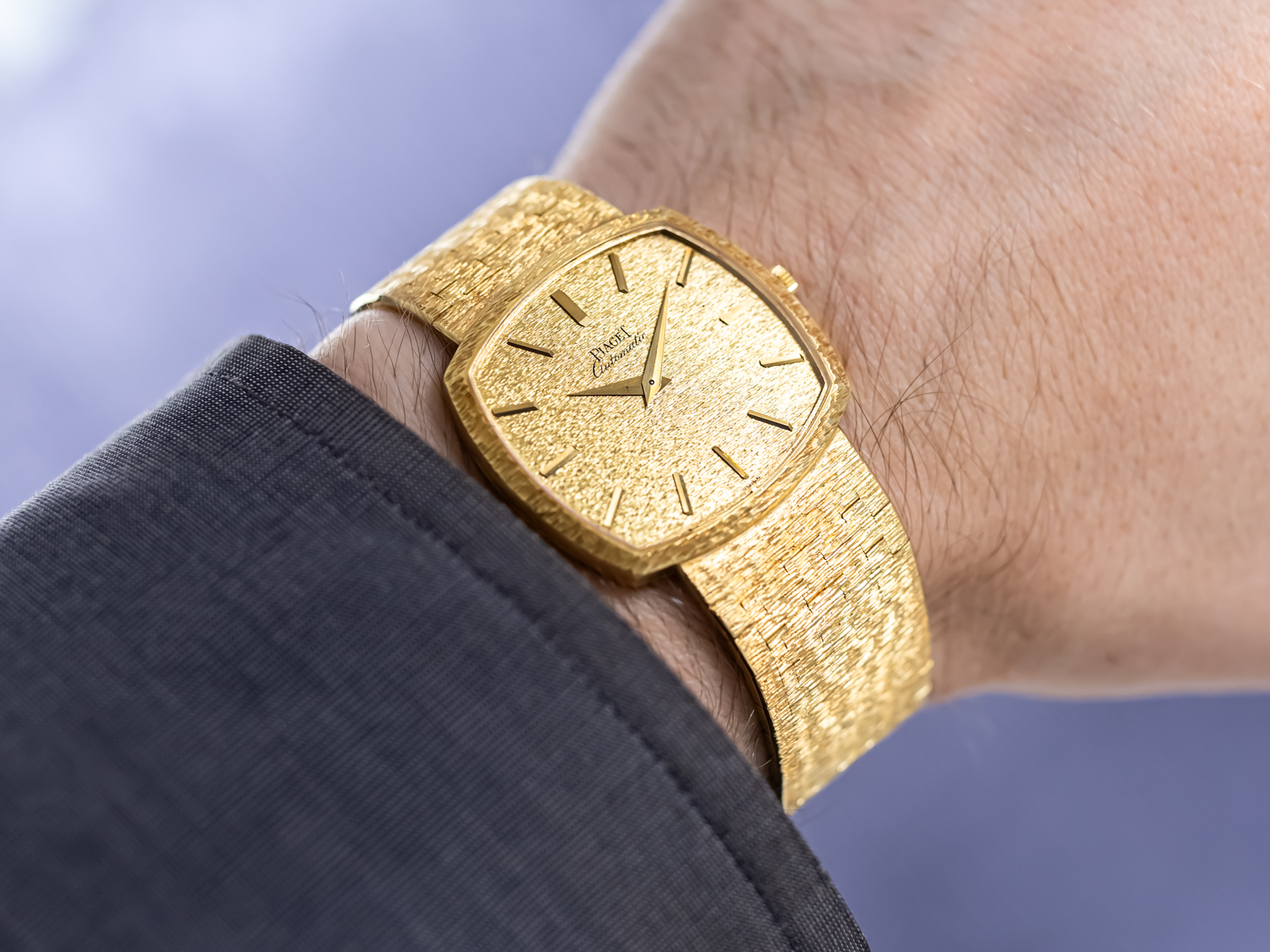 PIAGET Vintage Gentleman Watch Ref 12401 A 18k Yellow Gold Milanese PIAGET Vintage Gentleman Watch Ref 12401 A 18k Yellow Gold Milanese