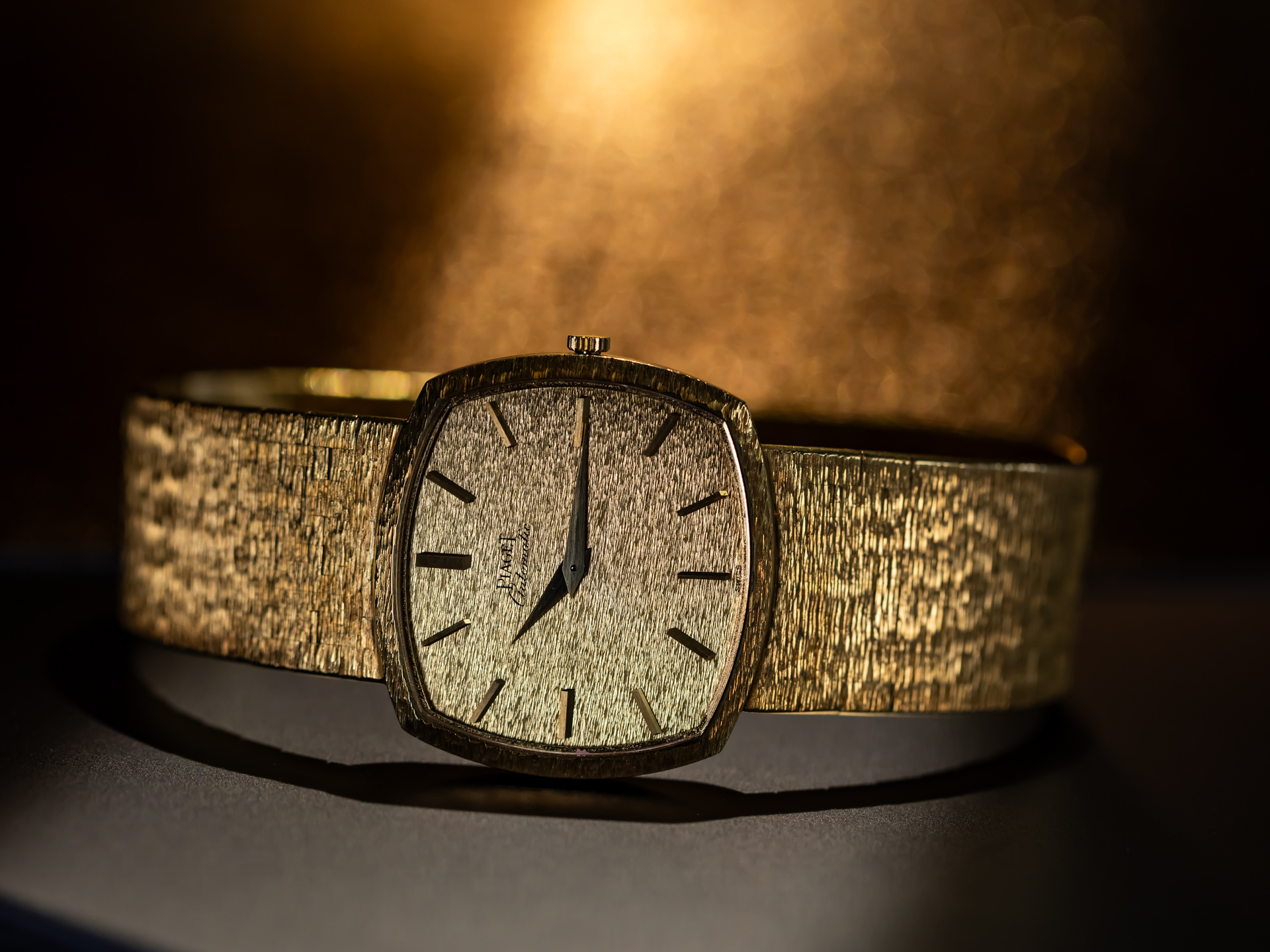 PIAGET Vintage Gentleman Watch Ref 12401 A 18k Yellow Gold Milanese PIAGET Vintage Gentleman Watch Ref 12401 A 18k Yellow Gold Milanese