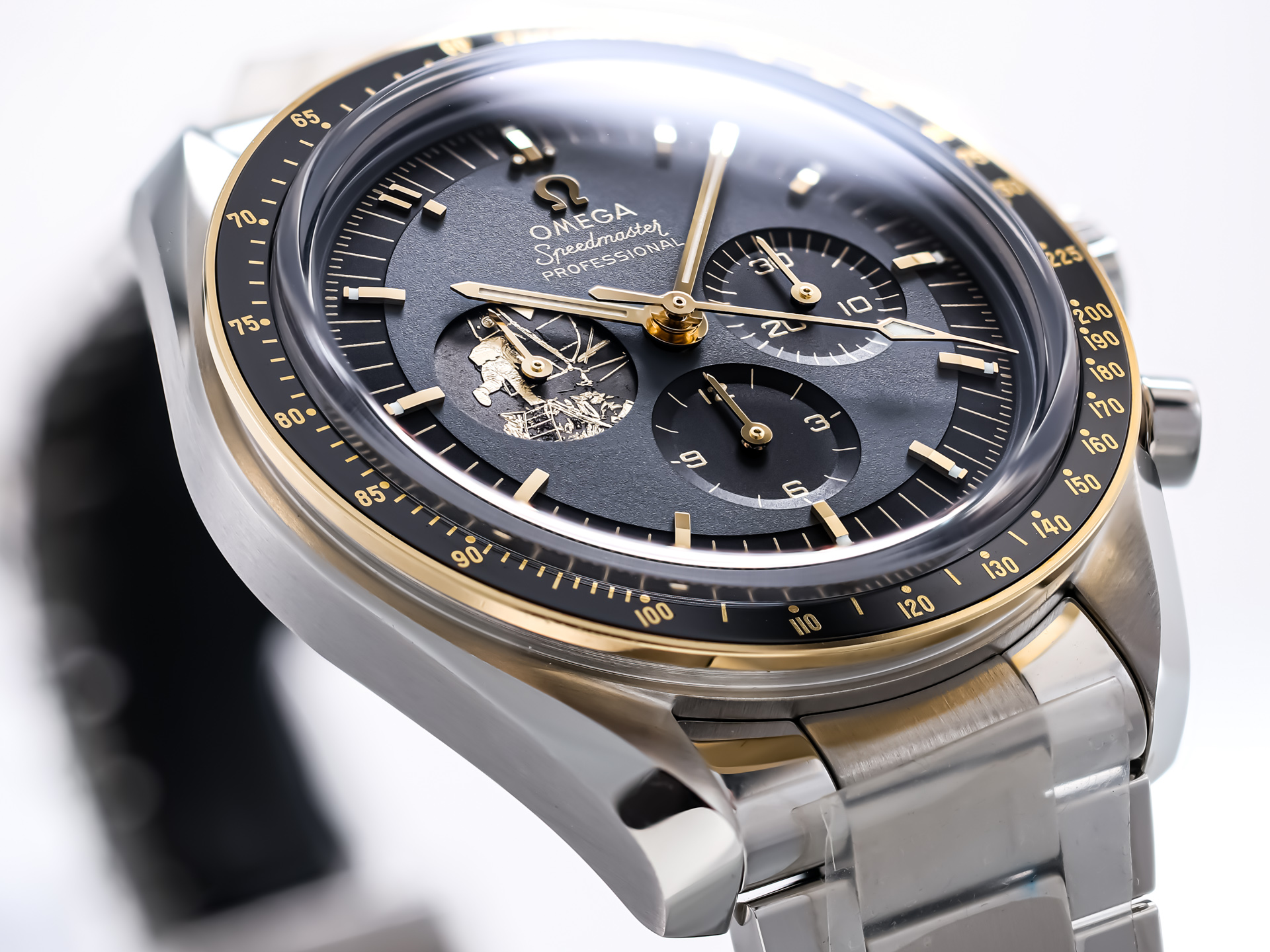 OMEGA SPEEDMASTER Apollo 11 Moon Landing 50th Anniversary LIMITED 